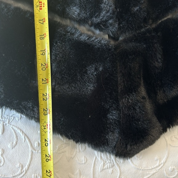 Black Faux Fur Women's‎ Vest with Faux Leather Inserts Wear in Collar See Pix - Picture 9 of 9